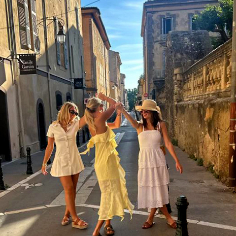 Ellie Anderson dancing